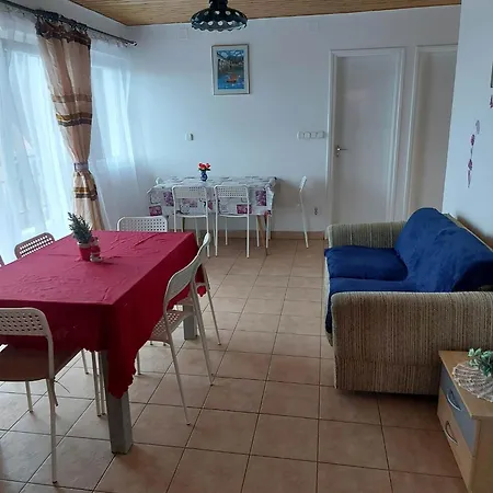 Badacsonyi Csaladi Privat Hazak バダチョニトマイ